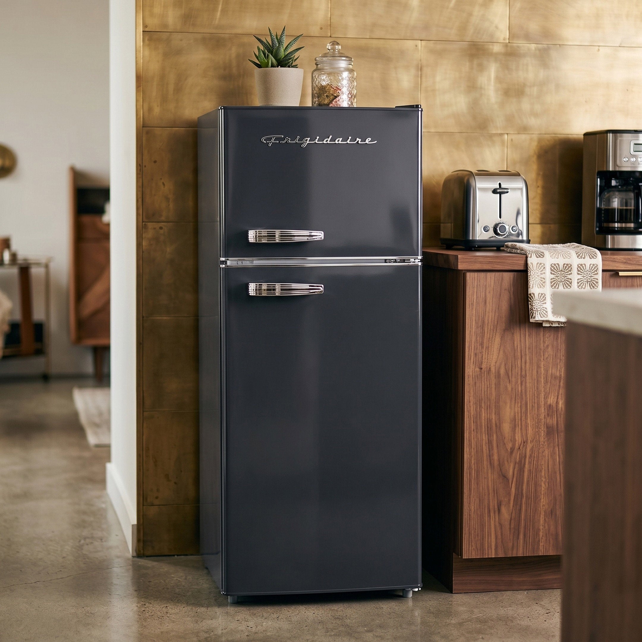 Frigidaire 7.5 Cu Ft Retro Fridge Freezer Combo Black EFR753-BLACK